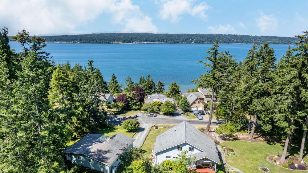 Harborview Getaway by AvantStay Walk to Beach